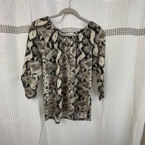 Comfortable Can be off the shoulder or not. Petite Large  bought in error